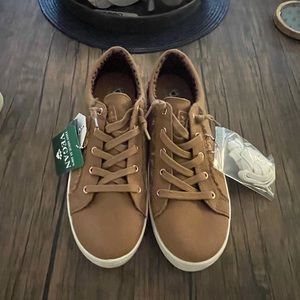 Bobs vegan leather tennis shoes, tan/brown, size 9. New with tags